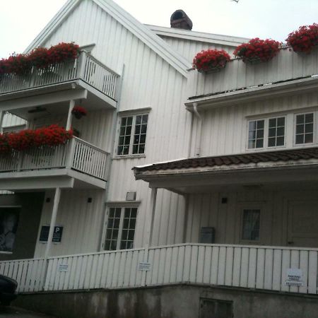 Holsthuset Losji Grimstad  Exterior photo